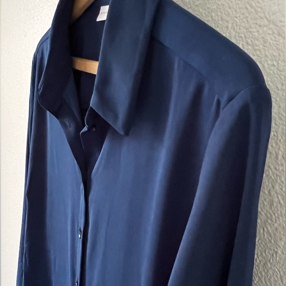 Susan Graver Silky Soft Stretch Peachskin Blue Button Front Big Shirt Large - Picture 5 of 12